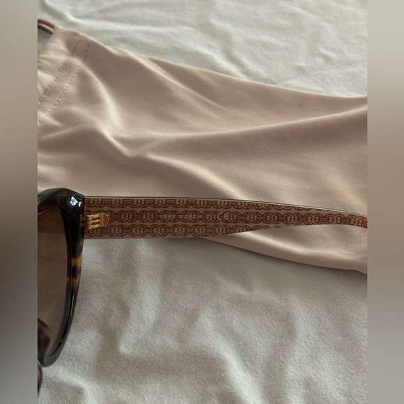 Tory Burch Sunglasses Tortoise - Picture 5 of 7